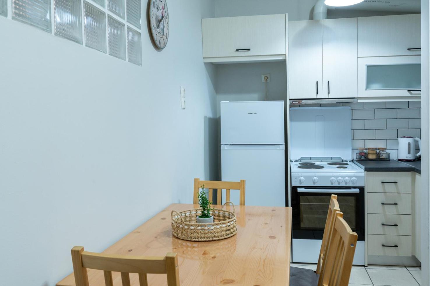 Entire Apt, 2 Bdrm, City Center Atina Dış mekan fotoğraf