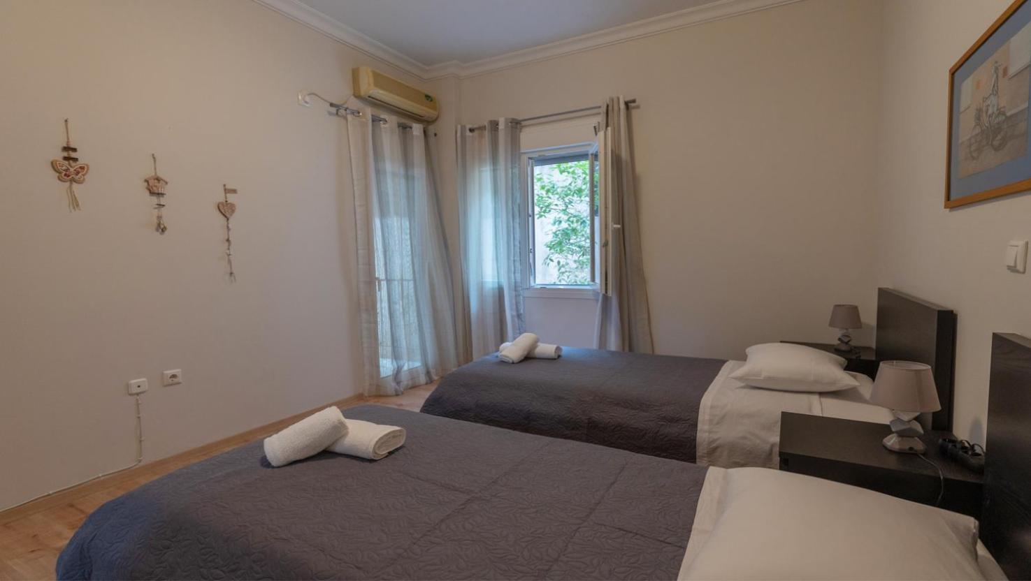 Entire Apt, 2 Bdrm, City Center Atina Dış mekan fotoğraf